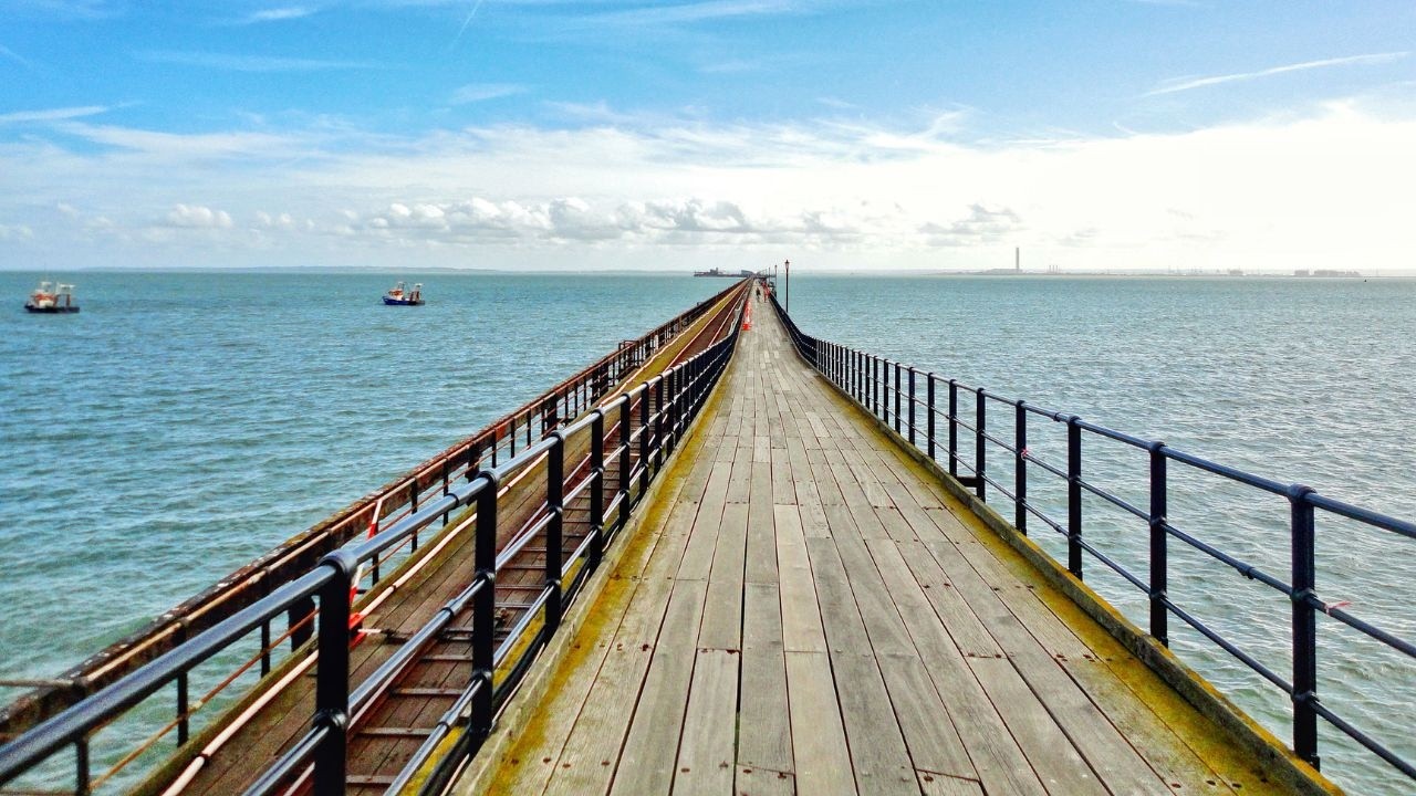 Southend Pier Virtual Walk | Longest Pleasure Pier in the World | 4K Walk Tour
