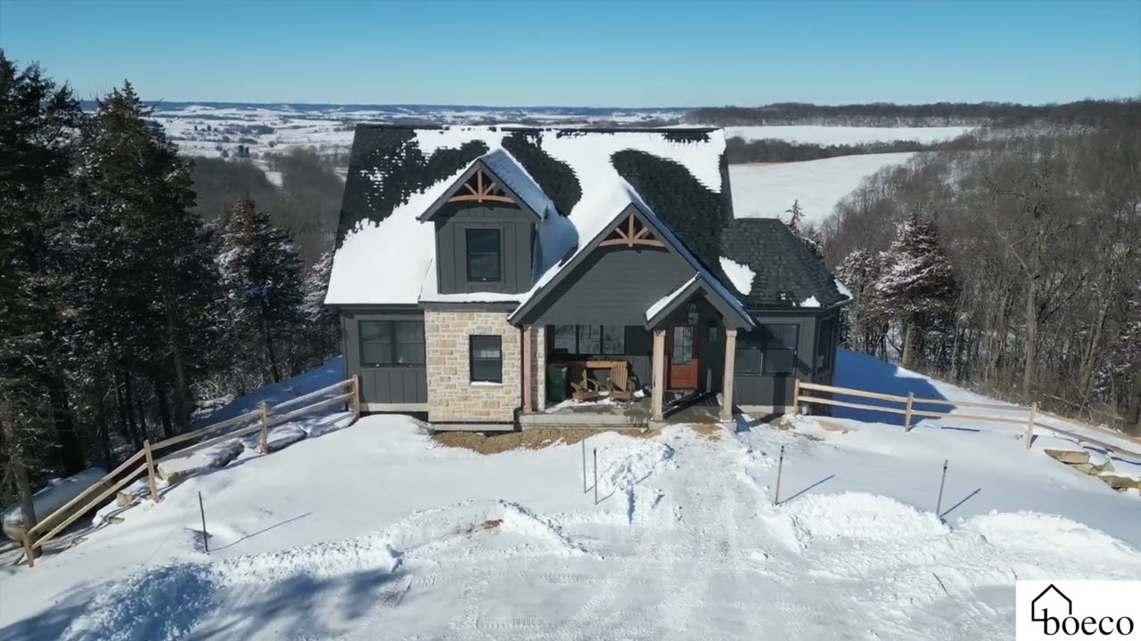 Cliffside Cottage. Elizabeth, IL