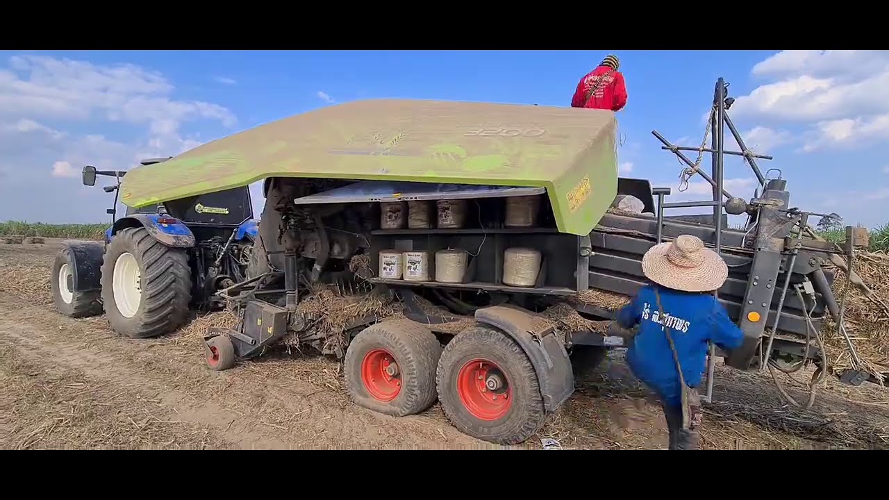 คันนี้พึ่งแกะกล่องมาปีนี้ รถอัดใบอ้อย Claas 3200 Rc คันใหญ่อย่างกับยานอวกาศ มาพร้อมnew holland tm190