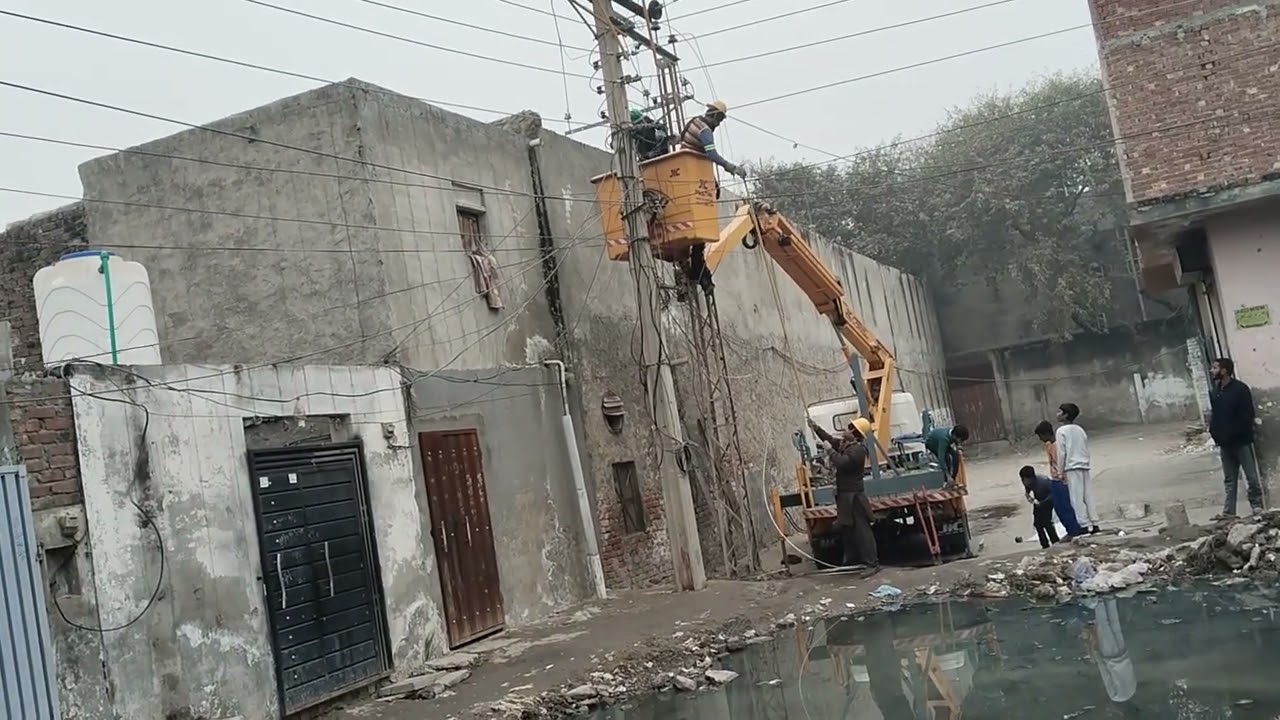 یوسی 194 بابو مہر ٹاؤن مرقس بلاک میں نیا 100 کے وی کا ٹرانسفارمر لگایا جا رہا ہے###