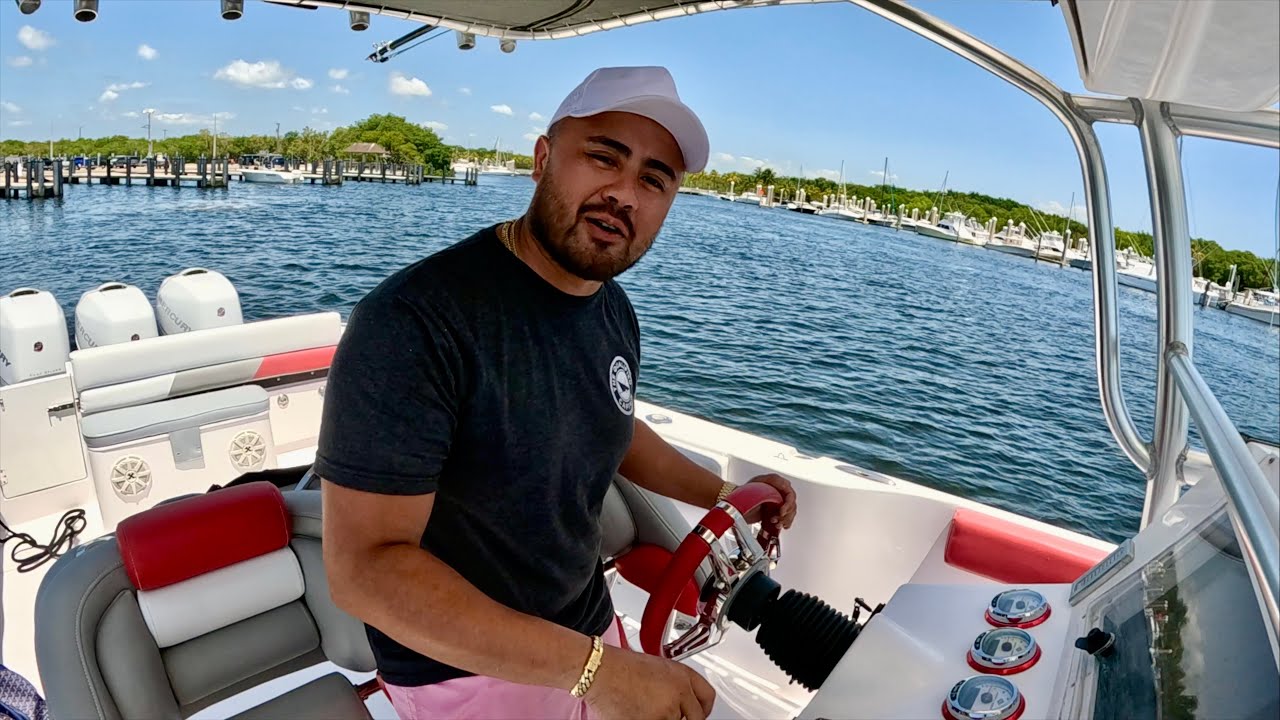 SOLO LAUNCHING like a PRO ! 38 DONZI ZF  : MIAMI BOAT VIBES !
