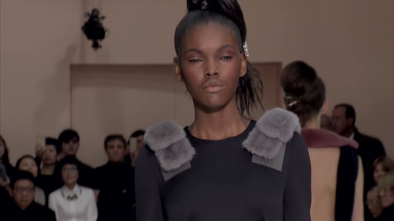 PRADA FALL WINTER 2015 WOMENSWEAR SHOW