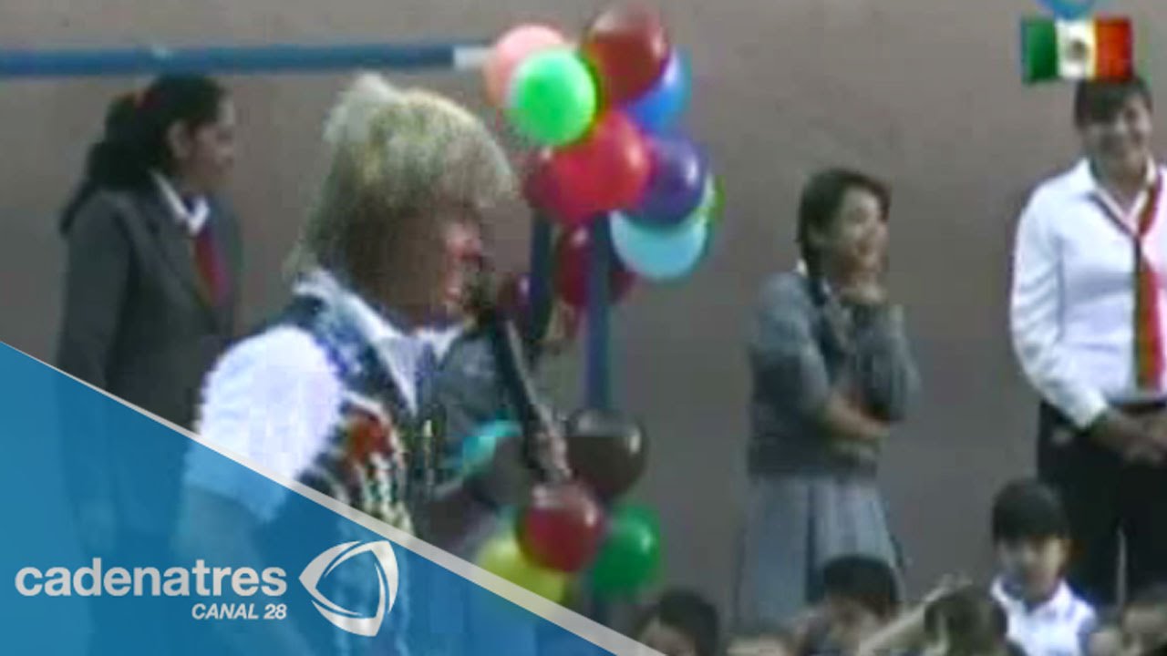 Payaso da clases de educación vial en León, Guanajuato