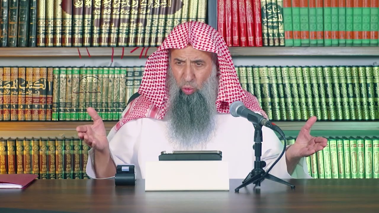 هل يُعتبر منافقاً من علم بحكم شرعي وماطل في تنفيذه كالإسبال؟