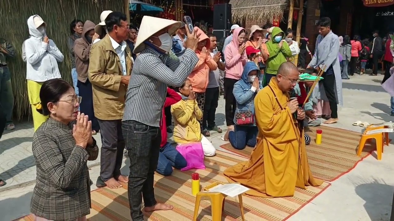 Cung nghinh đức bổn sư nhân ngày lễ Phật thành đạo tại Hưng Long Cổ Tự xã An Thạnh Thủy Đồng Tháp