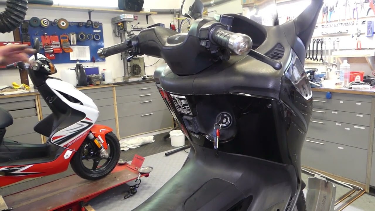 Honda S Wing FES150 Kühlmittel Desaster, es rinnt