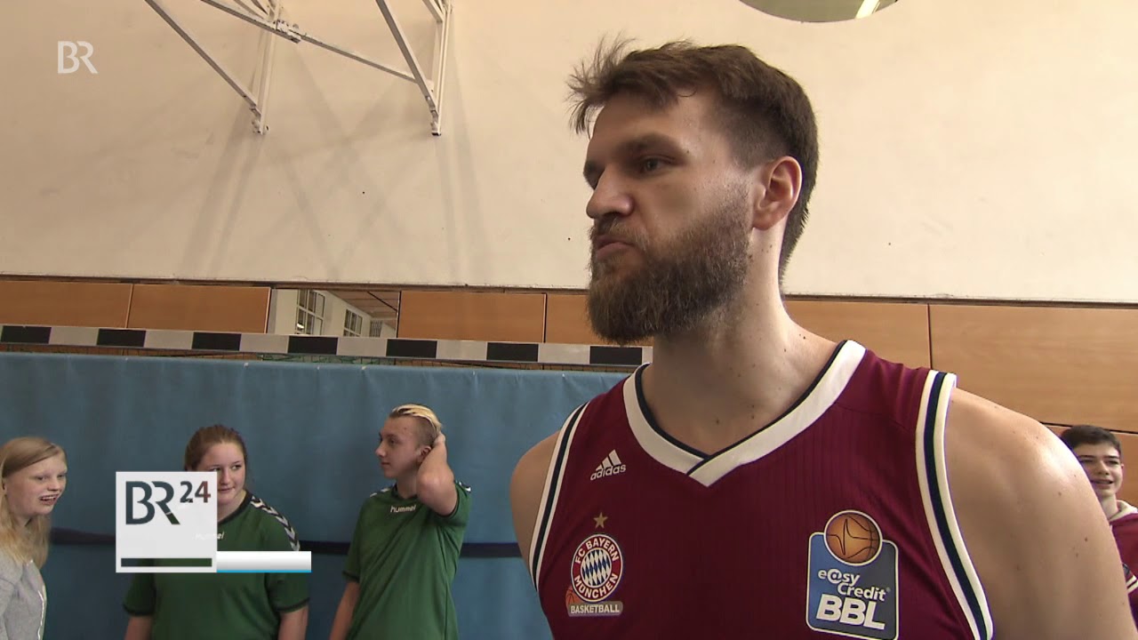 Wenn der Basketball-Profi im Rollstuhl trainiert | BR24