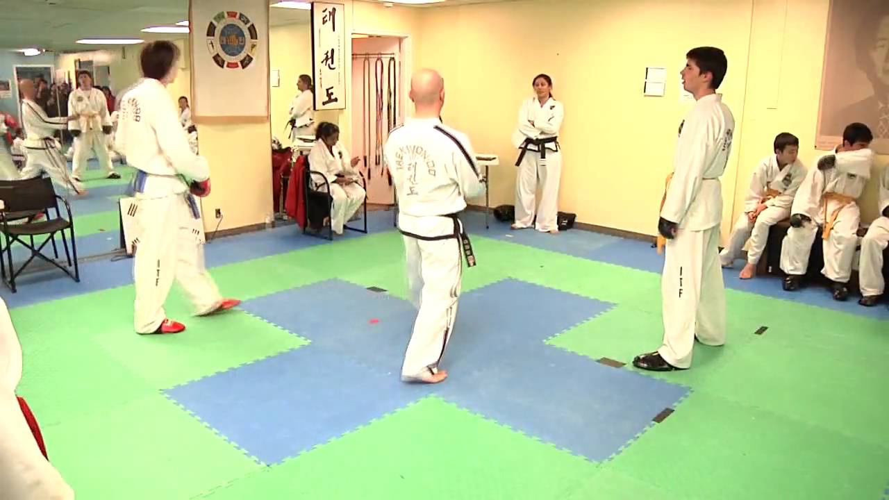 ITF Taekwon-do Tournament Sparring - Yellow vs Blue belt [HD]