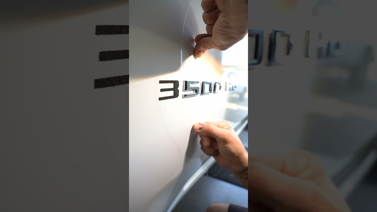 Как безопасно снять эмблемы #cardetailing #sprengersdetailstudio #debadge ￼￼