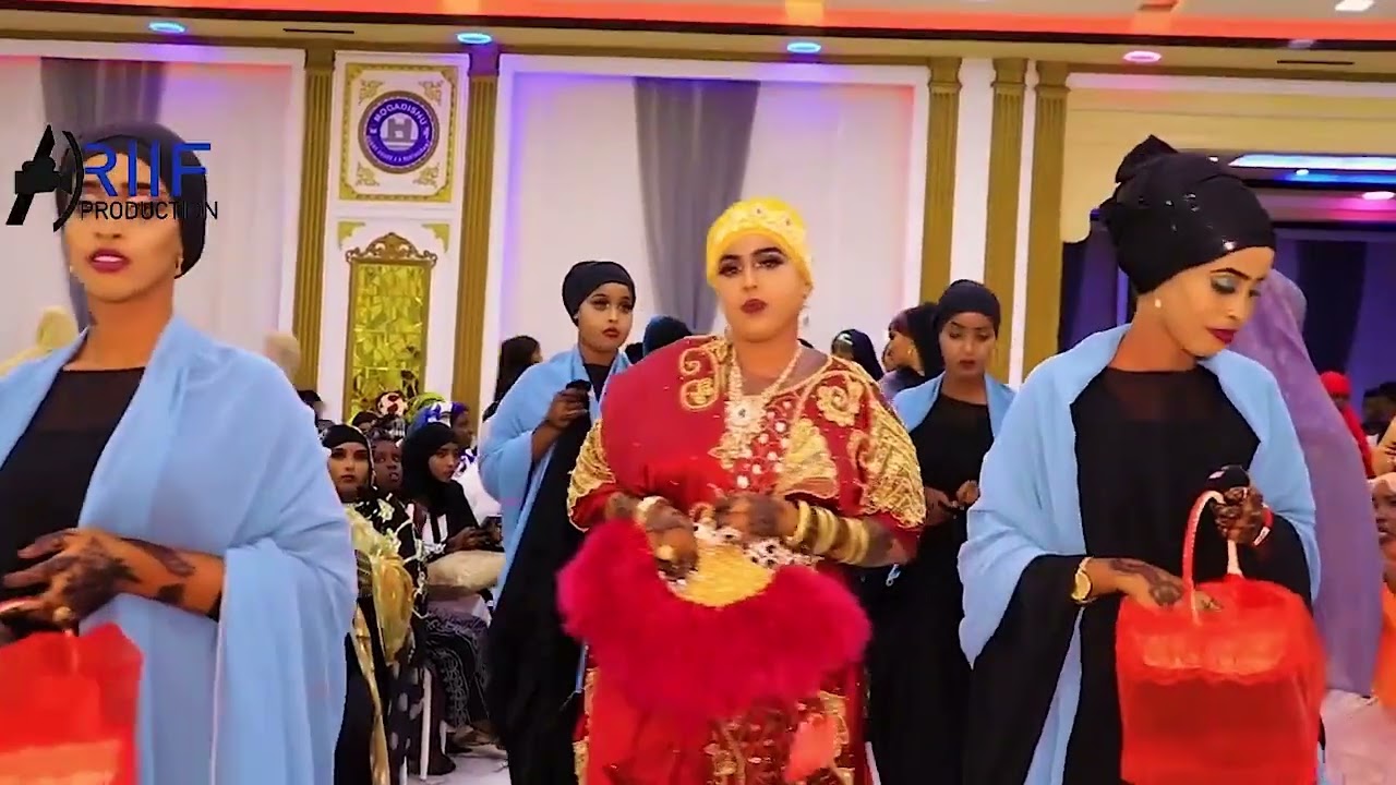 Arooskii qarniga heestii Fanaanada weyn Shamsa Cali Macalin
