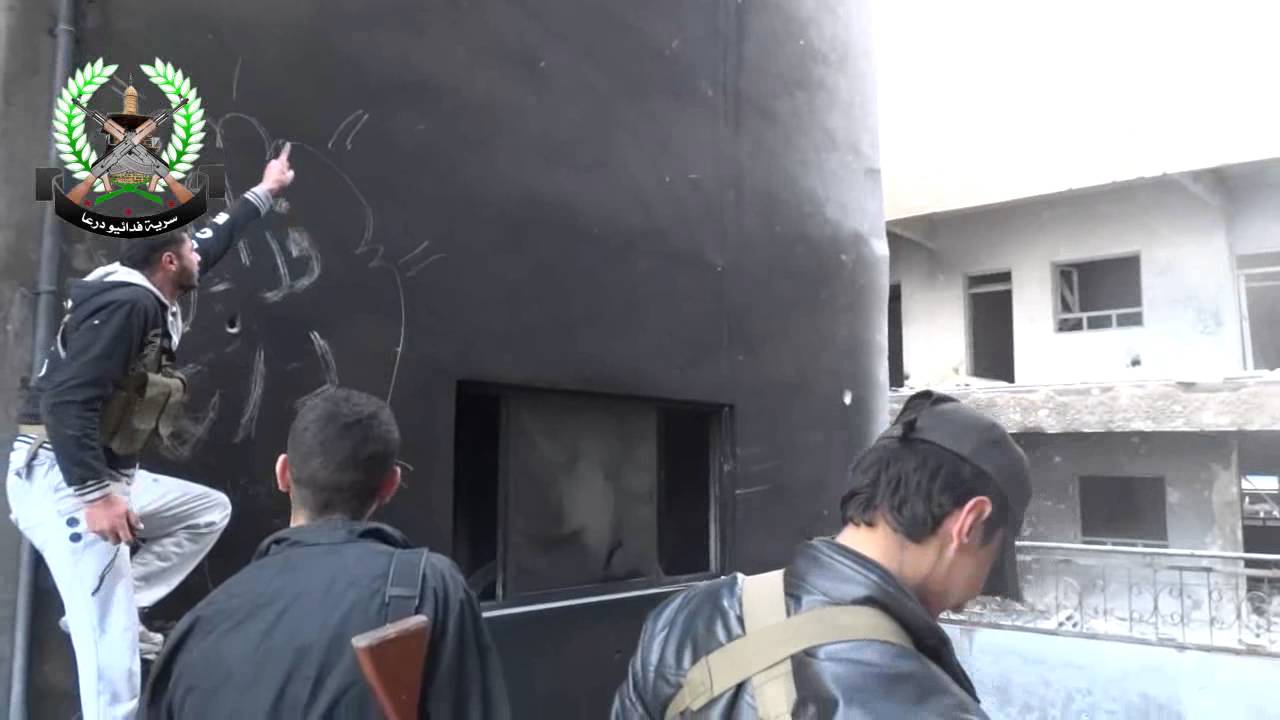أروع حوار بين أبطال الجيش الحر وعصابات الاسد في درعا المحطة  26 -2- 2014