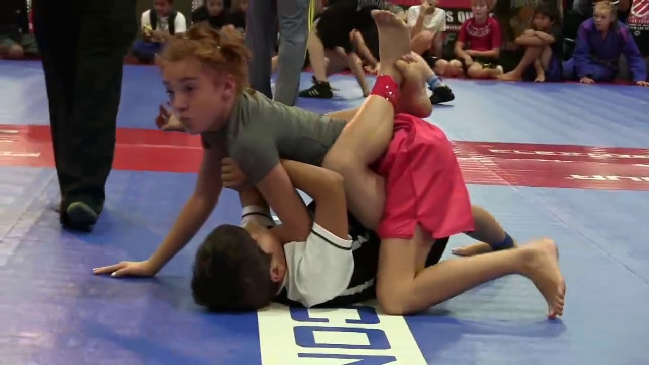Submission #302: Boy vs Girl at UFC162 Fan Expo