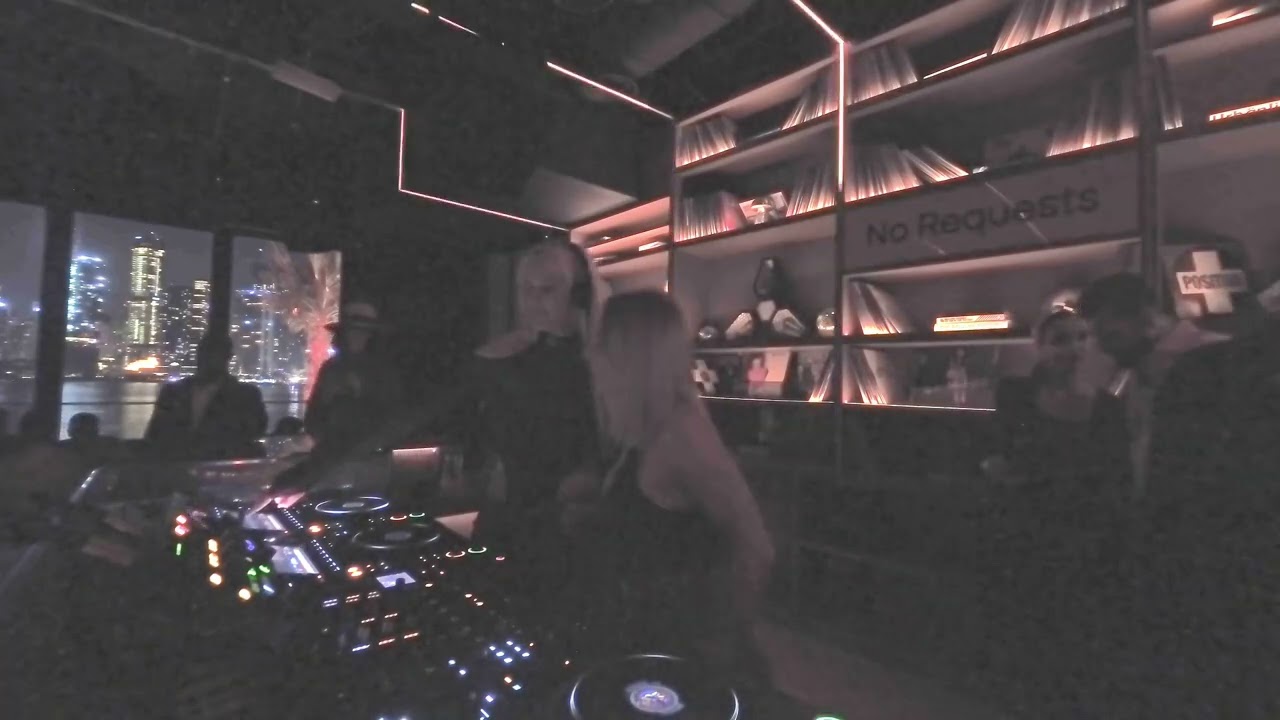 HARTLEY B2B ALEV TAV | LIVE AT VNYL