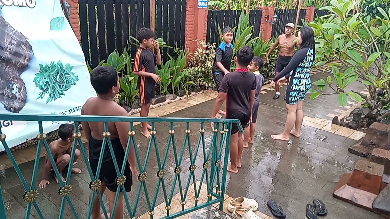 Pemanasan sebelum latihan renang 08022026