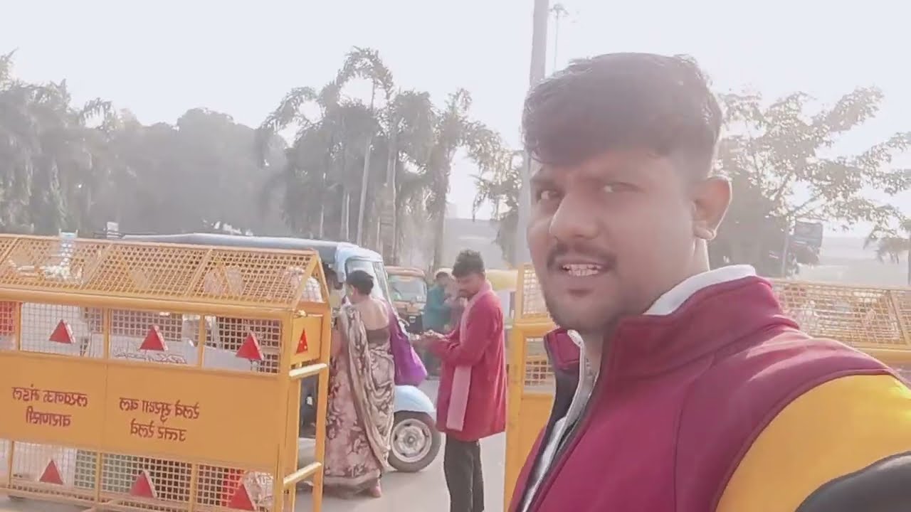 बनारस स्टेशन ll Aaj ham log Aaye Banaras station ll 🥰 bahut khubsurat