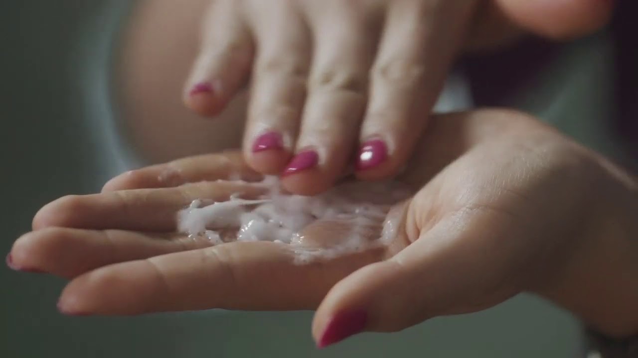 The Ritual of Holi Crackling Body Mousse