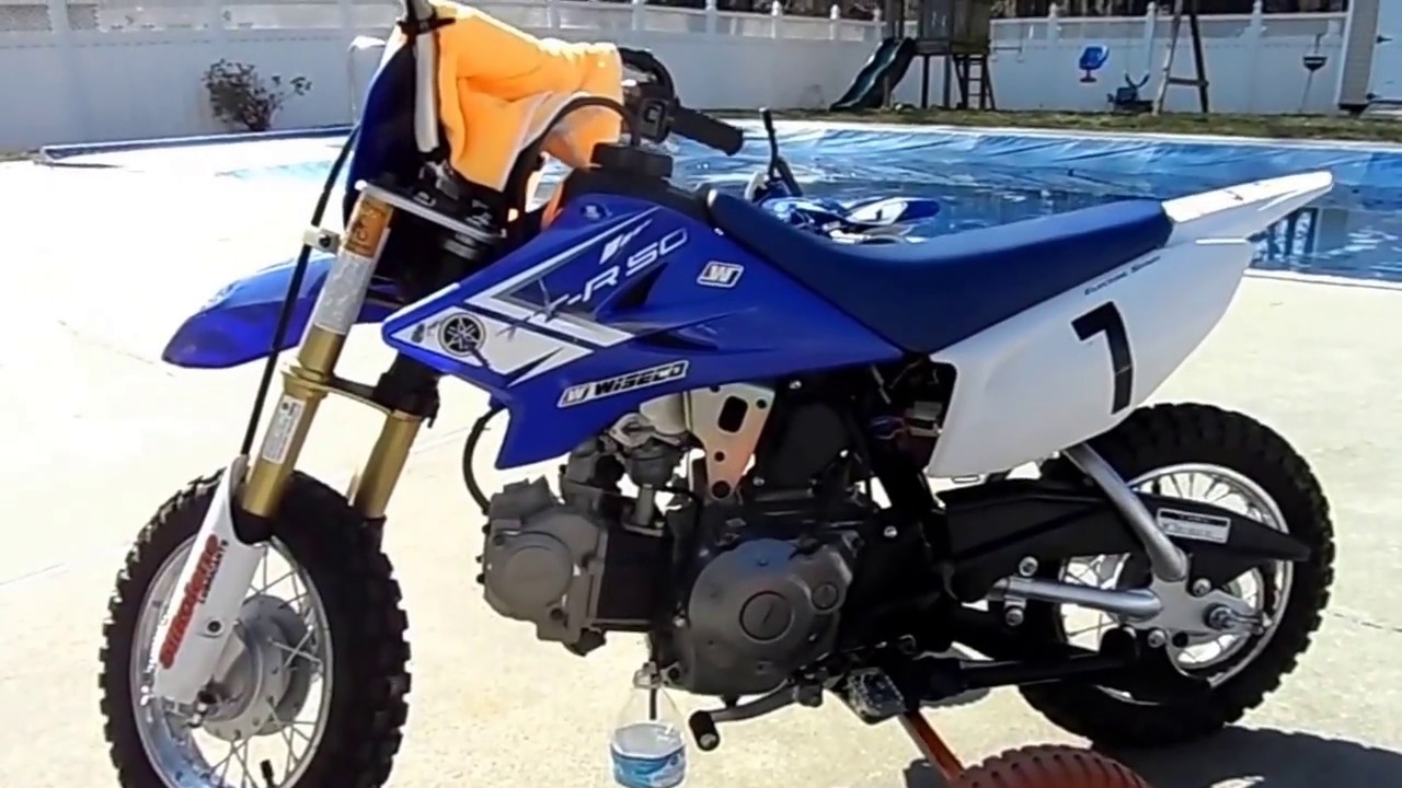 2013 Yamaha TTR50 Cleaning the Carburetor Jets