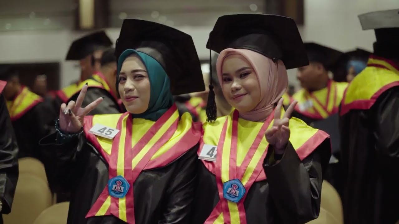 WISUDA INSTITUT ANDI SAPADA 2025