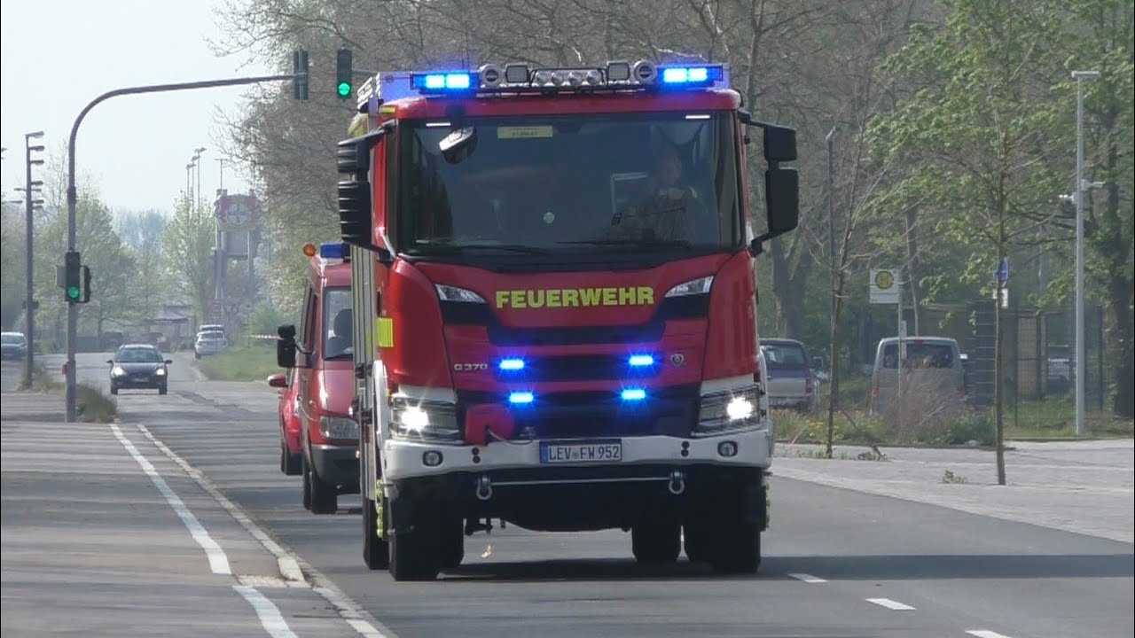 (Hauptfeuer- und Rettungswache 1 in Leverkusen) Einsatzfahrten Feuerwehr & Rettungsdienst (Teil 1)