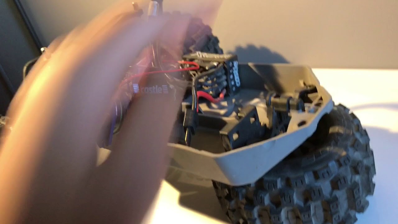 Traxxas Velineon 3500KV vs Castle Mamba X 2400KV