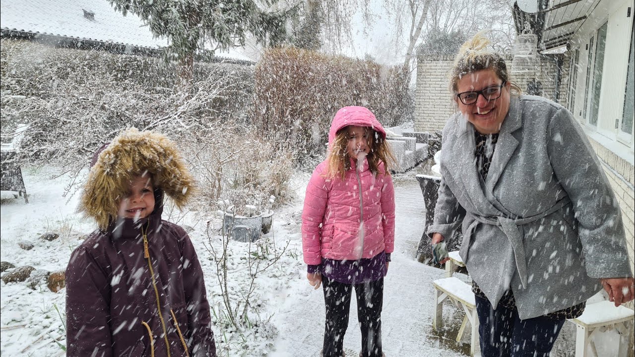 PÅSKEFROKOST MED FAMILIEN🍽🐣FIA LAVER EN SNEMAND ☃️☃️