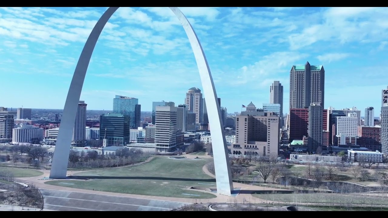 Aerial views of the gateway Arch 4k