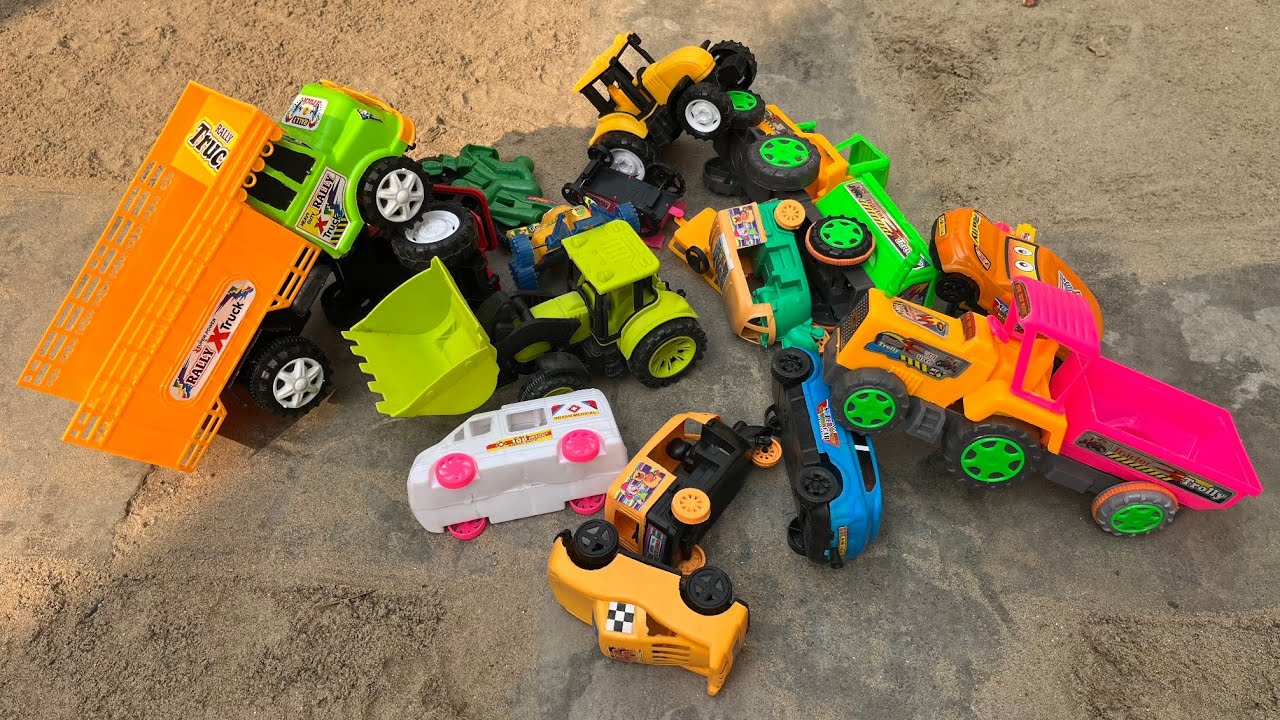 देखों बच्चों आज तो सब गाड़ियों की टक्कर हो गईं Kids Toys 