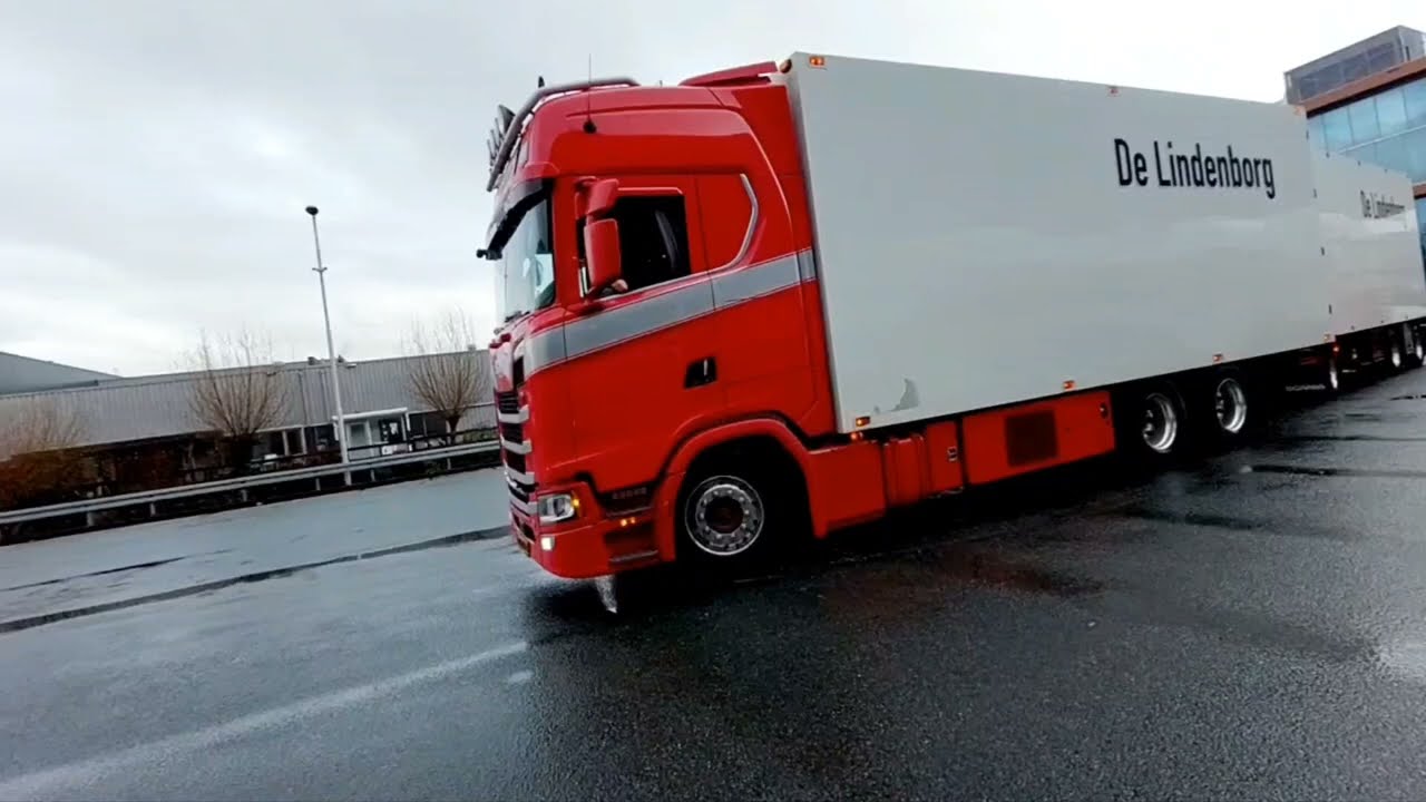 STAR TRUCK  // SCANIA V8 De Lindenborg