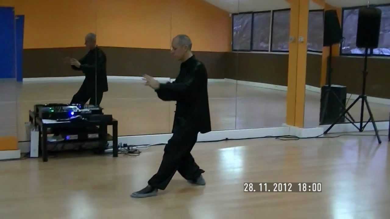 Tai Chi 16 Mouvement devant glace
