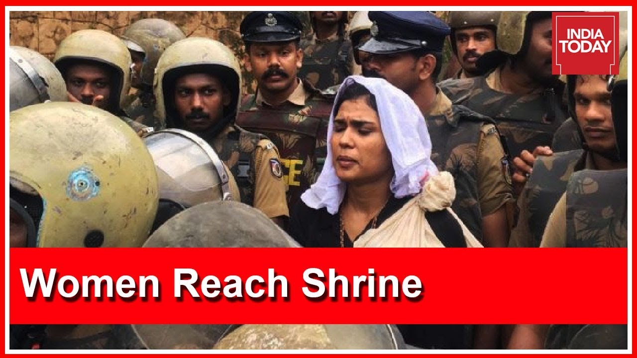 #Sabarimala Women Devotees Reach Entry Of Shrine, Protestors At Entrance | Full Coverage