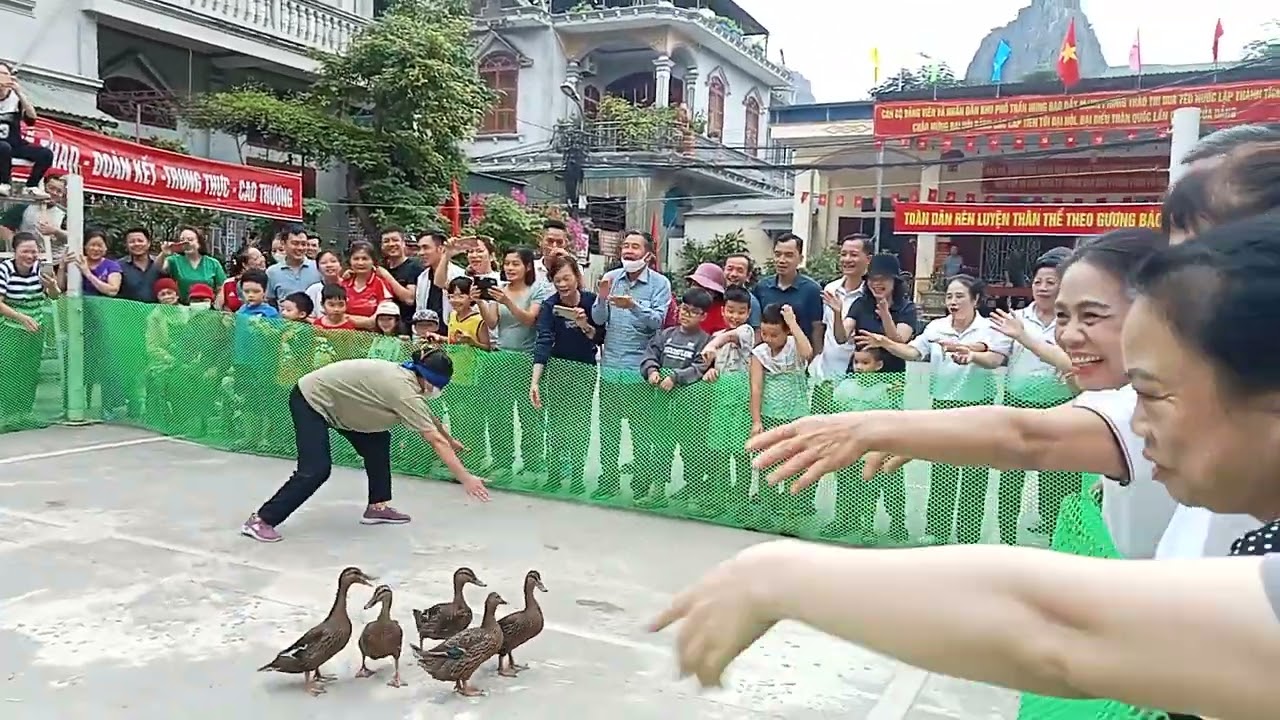 Phong trào ngày đại đoàn kết dân tộc khu phố Trần Hưng Đạo phường Quang Hanh QN 