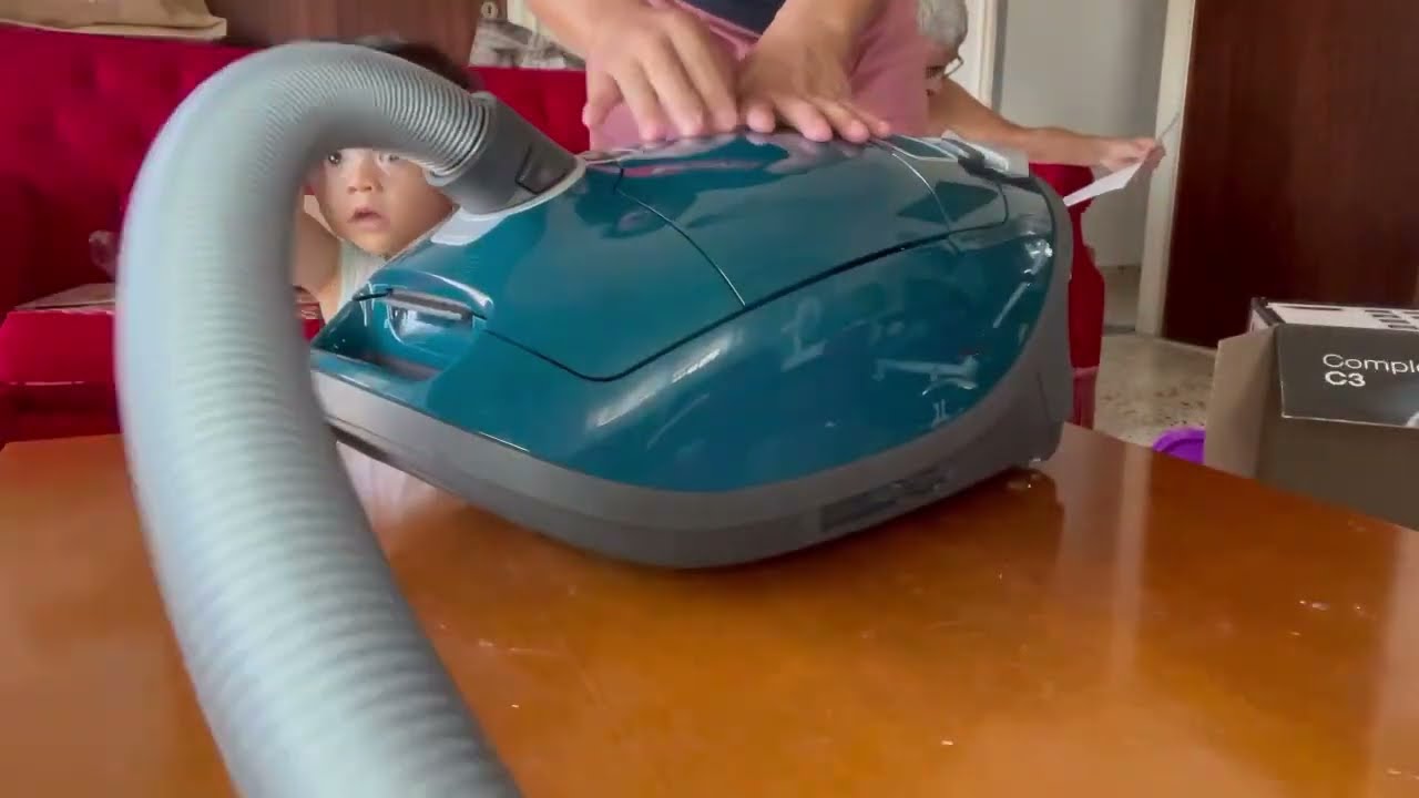 Unboxing our new cleaner vacuum (Miele complete C3) fil_greek family,
