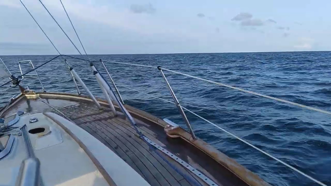 s/y Darwin (Hallberg Rassy 312) smooth sailing