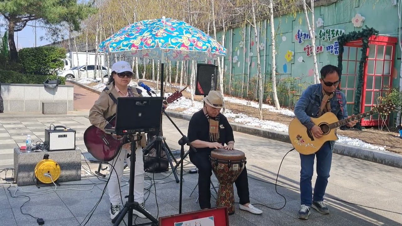 누구없소~윤은제.   젬배#이규호.  기타#임진규.  남구앞산사랑버스킹단         총감독. 배오식