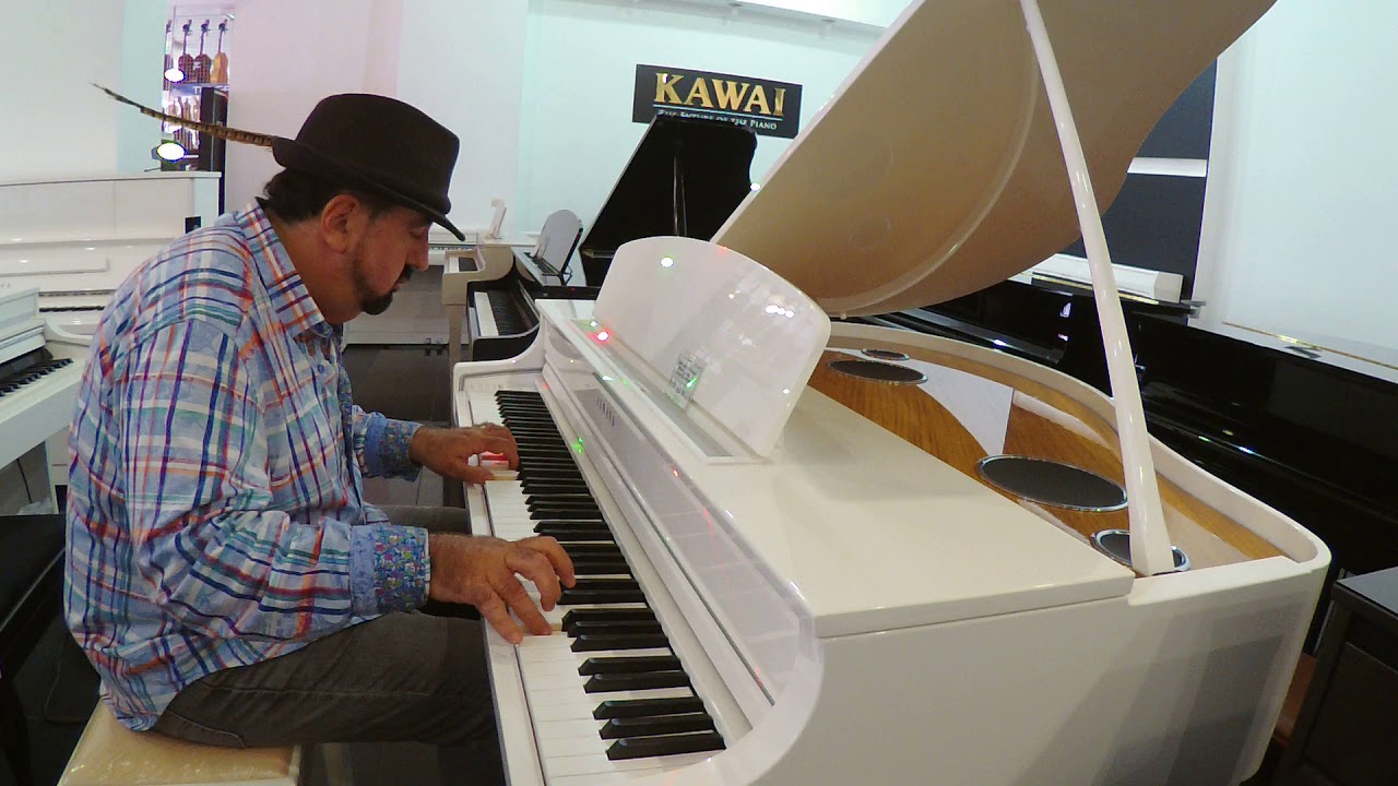 Habaytak Bisayf-Fairuz on a beautiful piano! فيروز حبيتك بالصيف في بيلاروسيا