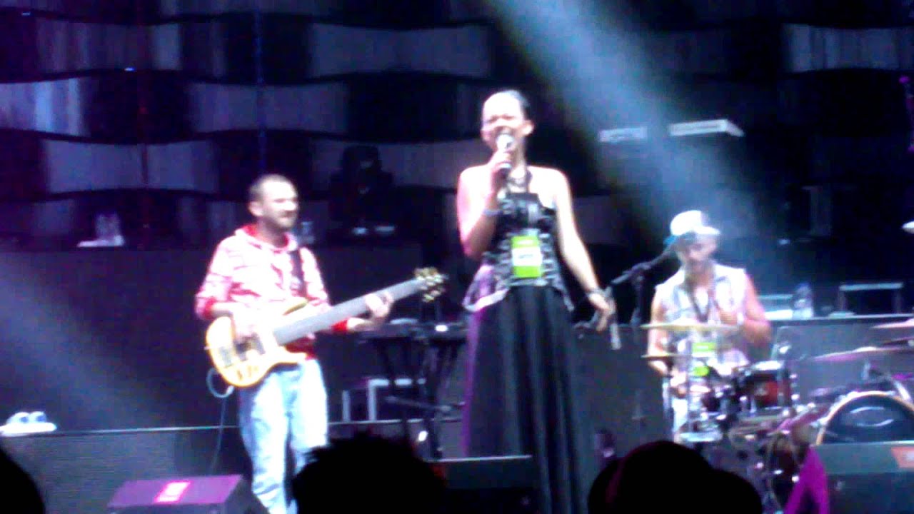 BOBO & THE GANG feat. MEY LOLAS - Candy Bar - LIVE @ Arena Armeec