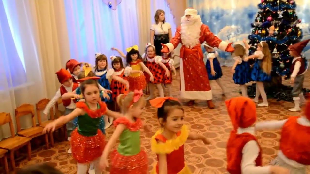 Новогодние игры с Дед Морозом (фрагмент утренника)