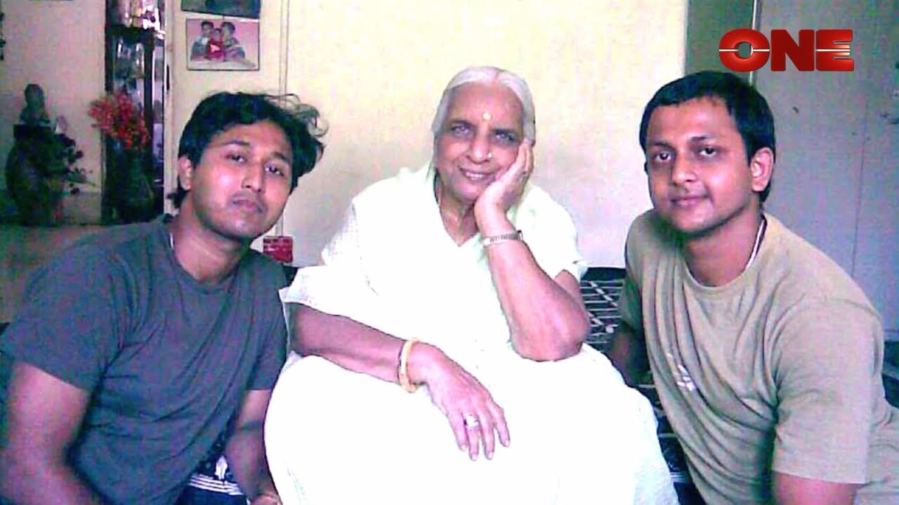 Charan Chuye Jai With Debapriya Adhikary and Samanwaya Sarkar