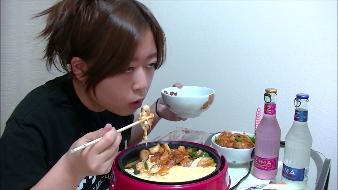 【呑み動画】熱々激ウマ　チーズタッカルビ　ZIMA飲む【辛旨】