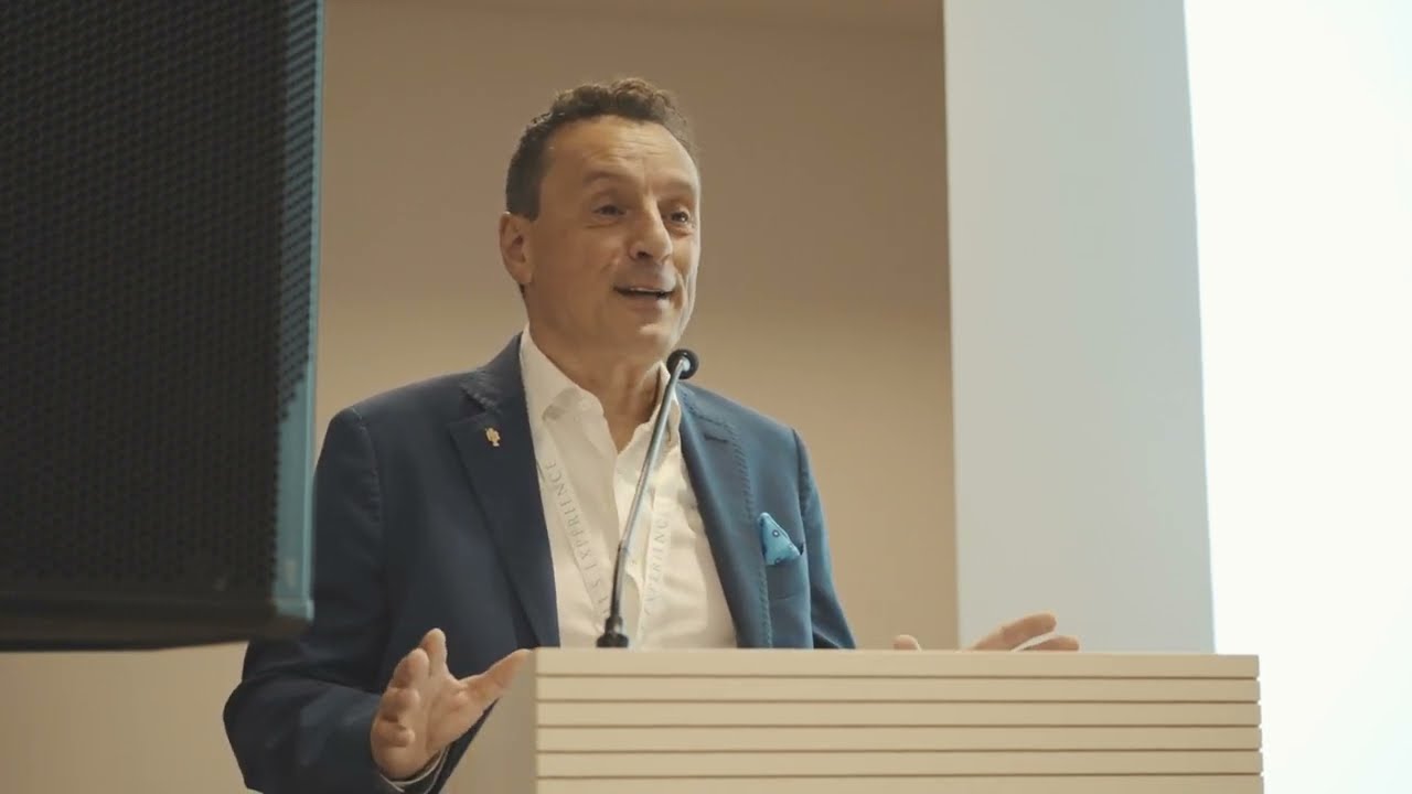 Don Julián Carrón: 