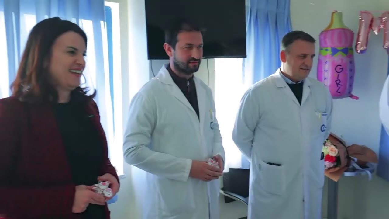 Vjen në jetë bebja e parë me metodën invitro në maternitetin “Koço Gliozheni” | Vox News Albania