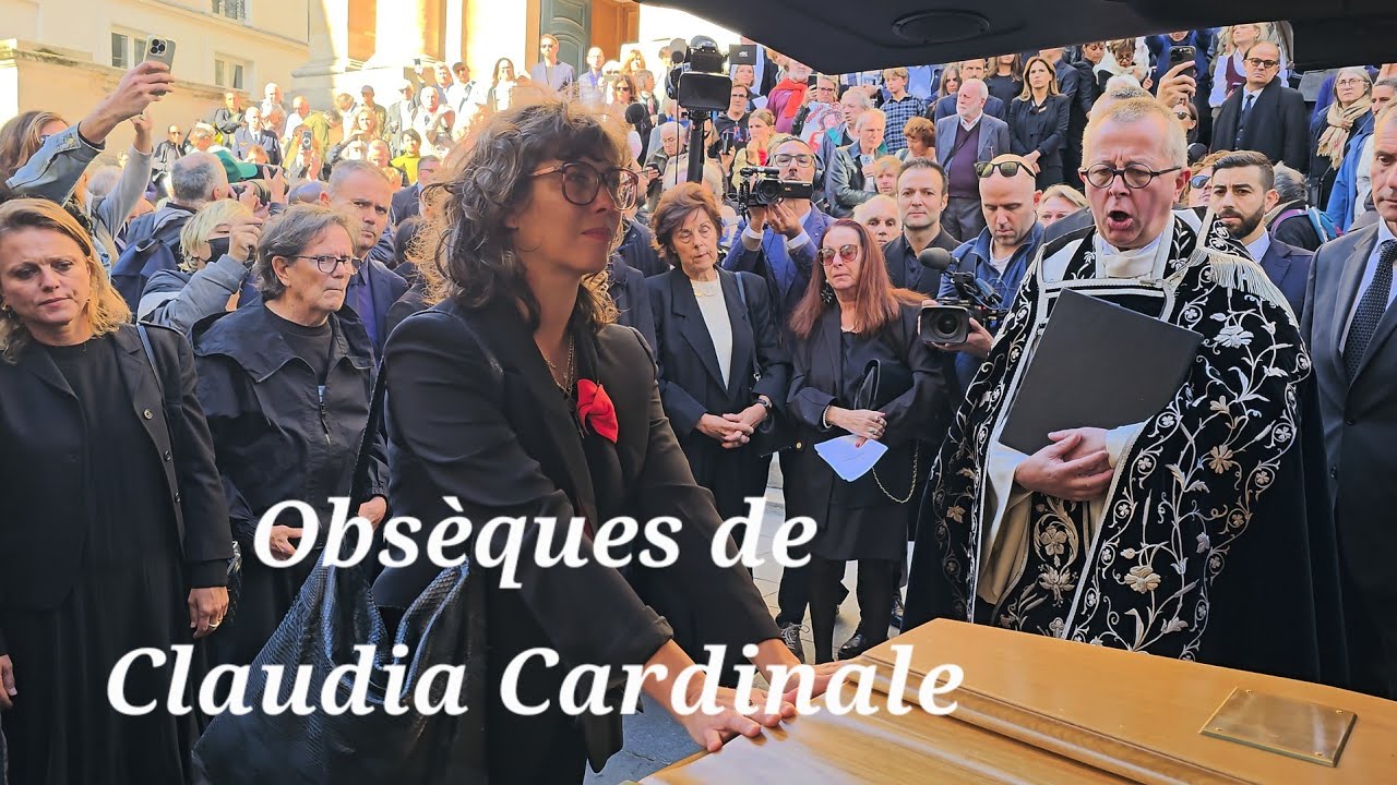 Obsèques de Claudia Cardinale : sortie de l'église Saint Roch (Paris 30/09/2025)