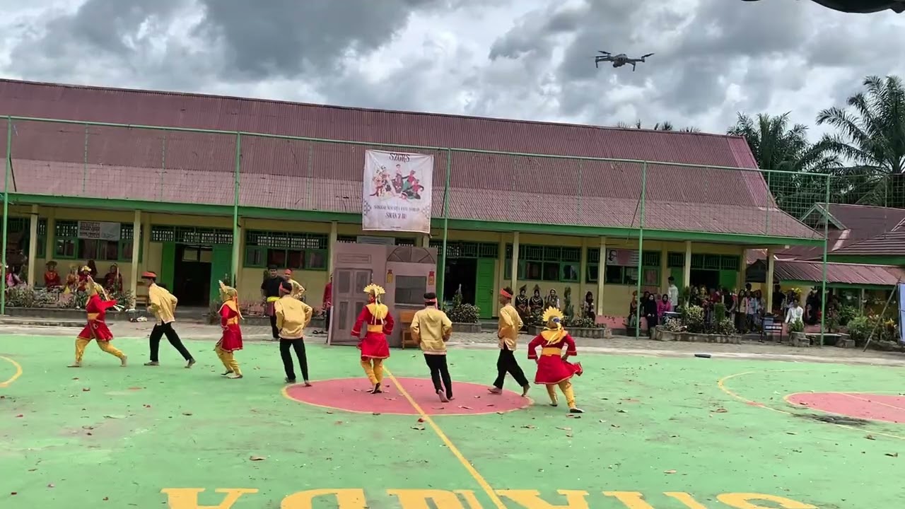 Penampilan Tari Sekedang di Dapur Oleh Kelas XII A3, Tugas Praktek Mata Pelajaran Seni Tari 