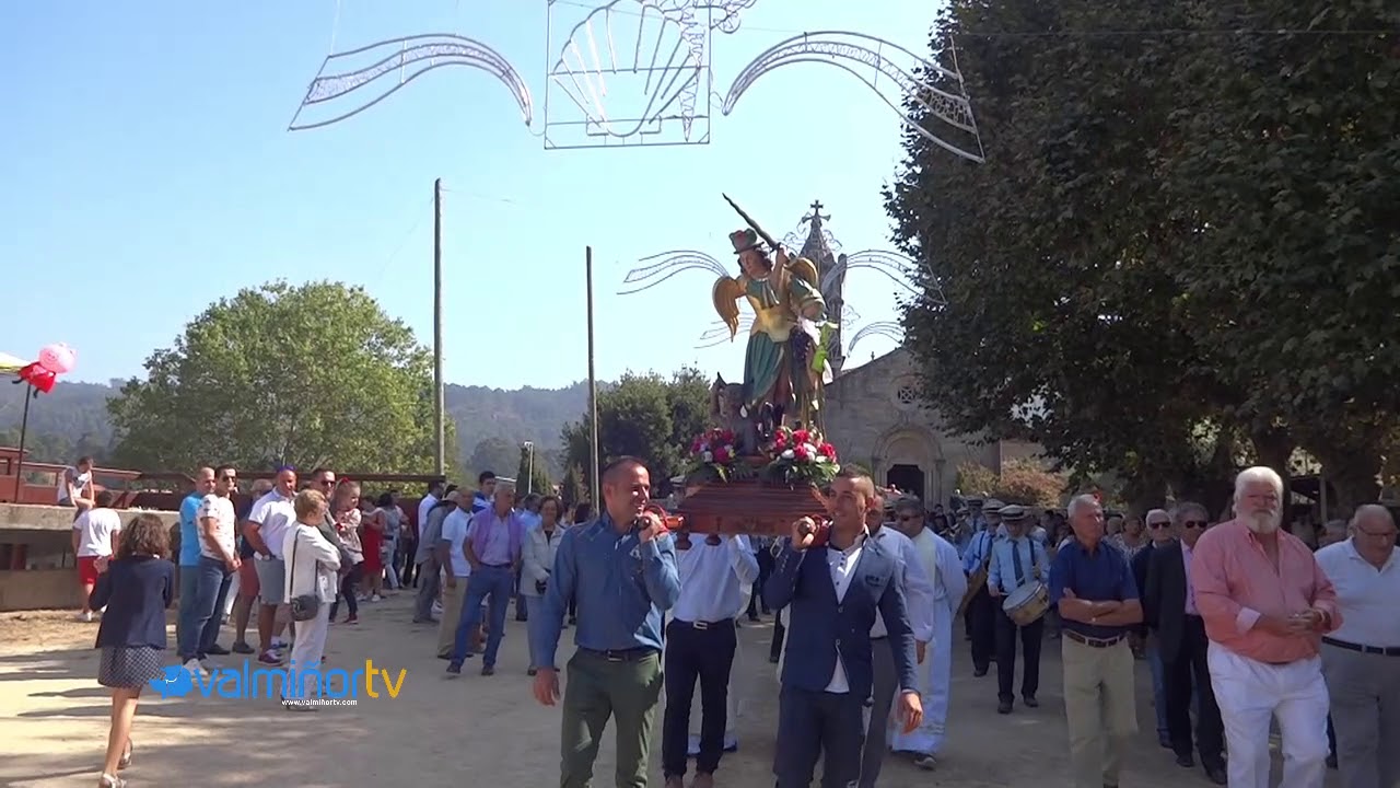 VALMIÑORTV - Procesión de San Miguel en Peitieiros