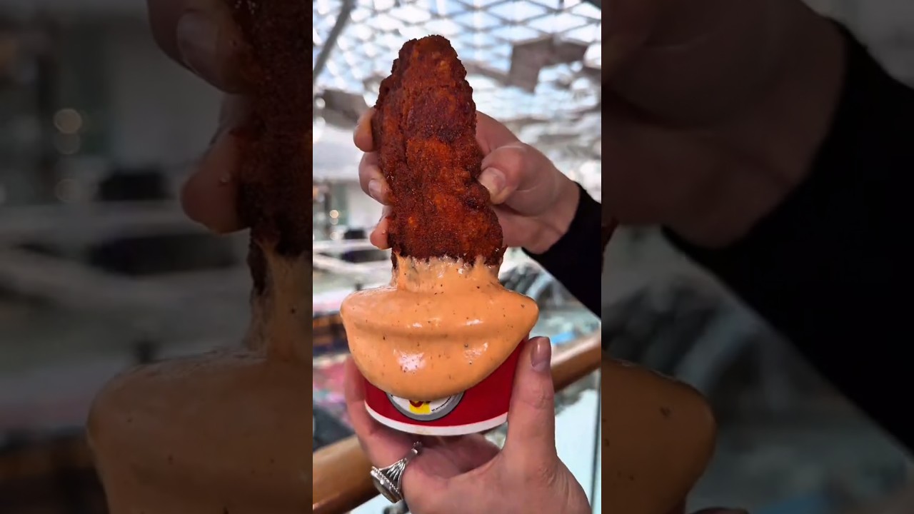 The Hottest Chicken in London! 🔥 Dave&rsquo;s Hot Chicken Challenge 🌶️🔥 #Shorts #daveshotchickenuk #daves