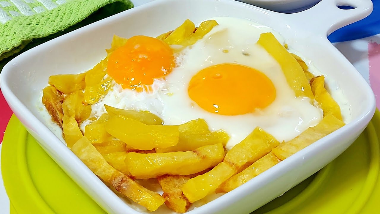 🍳 HUEVOS CON PATATAS AL MICROONDAS🔌CON MUY POCO ACEITE Y MENOS CALORÍAS👌//BEATRIZ COCINA