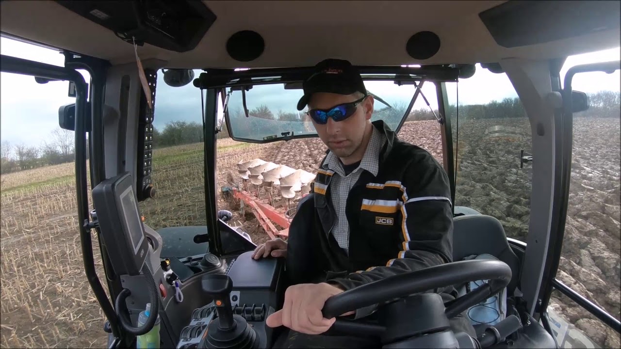 JCB Fastrac 4220 Ploughing!