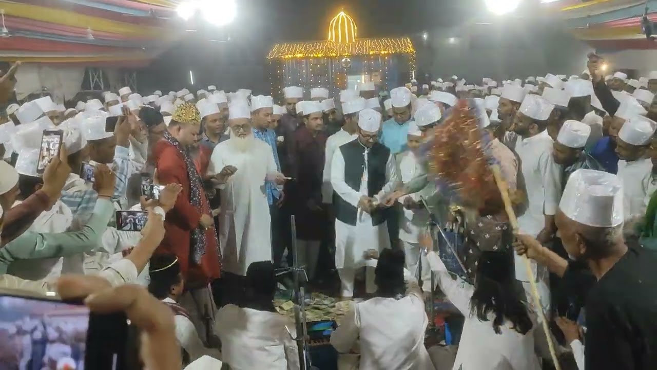 dila daste talab ba kusha bandargahe  shahenshahe 🙏Nizamuddin val millat alaihe rahmatullahe 🙏🙏🙏.