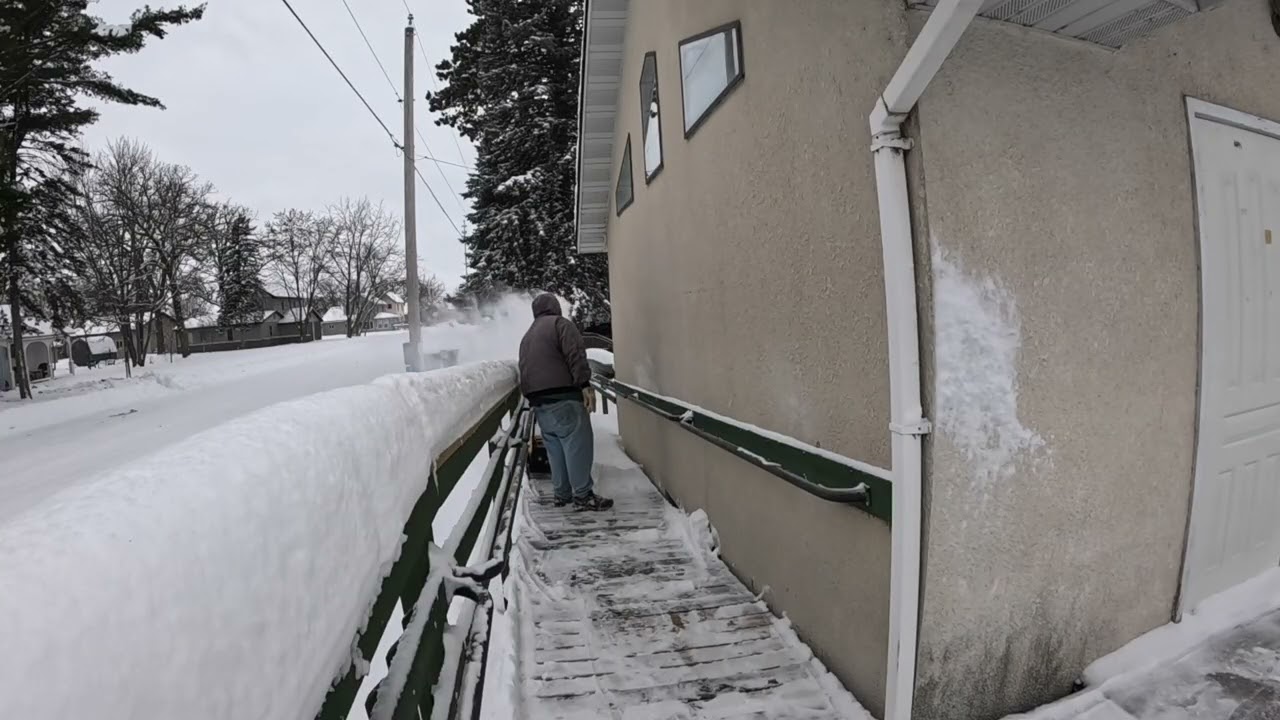 Уборка снега у церкви, беседа с Эммой.