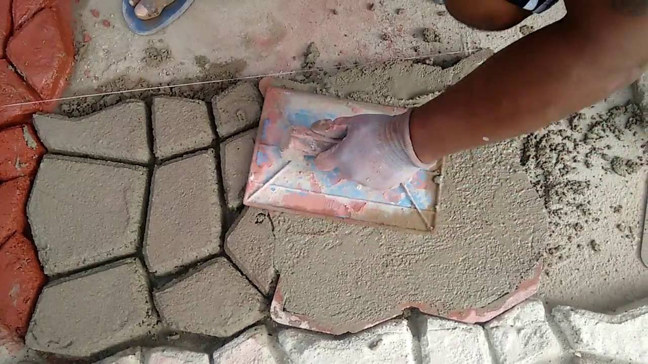 Calçada de pedra de jardim,feita com forma de concreto!